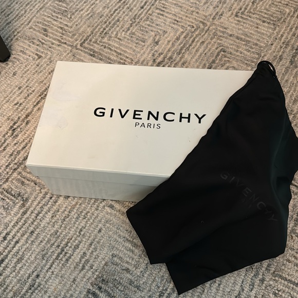 Givenchy Paris white sneakers size 40 - Picture 11 of 12
